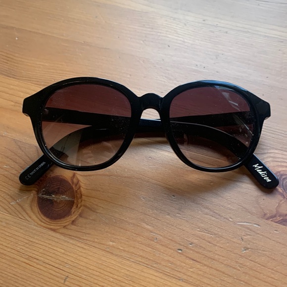 Elizabeth & James Black Framed Madison Sunglasses - Picture 1 of 5
